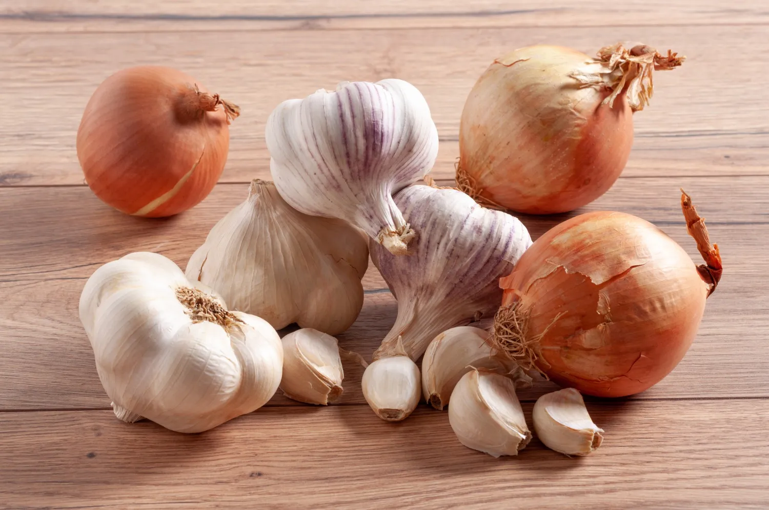 Pálenie záhy: 9 najhorších potravín - Cibuľa a cesnak